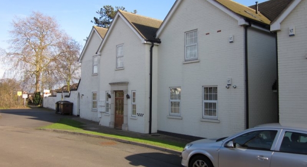 
                    <h2><a href='/Properties/Apartments/Let-it-Stunning-Findern-A38-Apartment--41/' title='Let it ! Stunning Findern (A38) Apartment '>Let it ! Stunning Findern (A38) Apartment  - 1 bed - Price: &pound;440 pcm</a></h2>
                  <p>Fantastic for Toyota Plant Burnaston! <a href='/Properties/Apartments/Let-it-Stunning-Findern-A38-Apartment--41/' title='Let it ! Stunning Findern (A38) Apartment '>More..</a></p>
