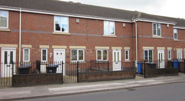 
                    <h2><a href='/Properties/Houses/Stunning-Townhouse-Close-to-City-center-47/' title='Stunning Townhouse Close to City center!'>Stunning Townhouse Close to City center! - 2 bed - Price: &pound;575 pcm</a></h2>
                  <p>Modern and Stylish and recently extended !<a href='/Properties/Houses/Stunning-Townhouse-Close-to-City-center-47/' title='Stunning Townhouse Close to City center!'>More..</a></p>