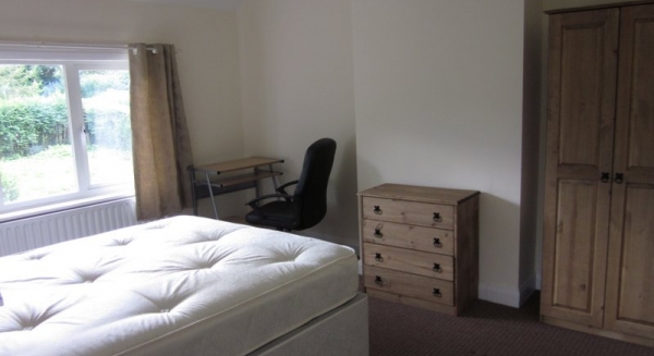 
                             <h2><a href='/4-Rent/4-Students/Ashbourne-Rd-202526-46/' title='Ashbourne Rd 2025/26!'>Ashbourne Rd 2025/26! - 4 bed - Price: &pound;100 pppw</a></h2>
                             <p>Just 2 rooms available 2026/27! all bills incl ! <a href='/4-Rent/4-Students/Ashbourne-Rd-202526-46/' title='Ashbourne Rd 2025/26!'>More..</a></p>