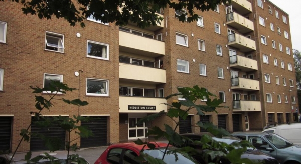 
                             <h2><a href='/4-Rent/Apartments/Just-reduced-Spacious-Allestree-Apartment--93/' title='Just reduced! Spacious Allestree Apartment! '>Just reduced! Spacious Allestree Apartment!  - 1 bed - Price: &pound;635 pcm</a></h2>
                             <p>Secure Apartment & lift in block!<a href='/4-Rent/Apartments/Just-reduced-Spacious-Allestree-Apartment--93/' title='Just reduced! Spacious Allestree Apartment! '>More..</a></p>