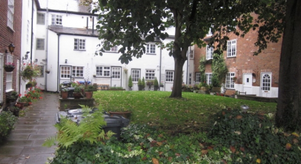 
                             <h2><a href='/4-Rent/Houses/Let-Charming-Terrace-Cottage-130/' title='Let! Charming Terrace Cottage!'>Let! Charming Terrace Cottage! - 1 bed - Price: &pound;750 pcm</a></h2>
                             <p>Located in Heart of Darley Abbey!<a href='/4-Rent/Houses/Let-Charming-Terrace-Cottage-130/' title='Let! Charming Terrace Cottage!'>More..</a></p>