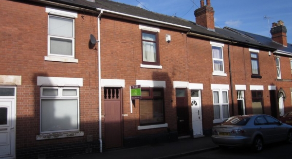 
                             <h2><a href='/4-Rent/Houses/Under-Offer-Beautiful-Terraced-House-156/' title='Under Offer-Beautiful Terraced House'>Under Offer-Beautiful Terraced House - 2 bed - Price: £875 pcm</a></h2>
                             <p>Very spacious with lovely garden<a href='/4-Rent/Houses/Under-Offer-Beautiful-Terraced-House-156/' title='Under Offer-Beautiful Terraced House'>More..</a></p>