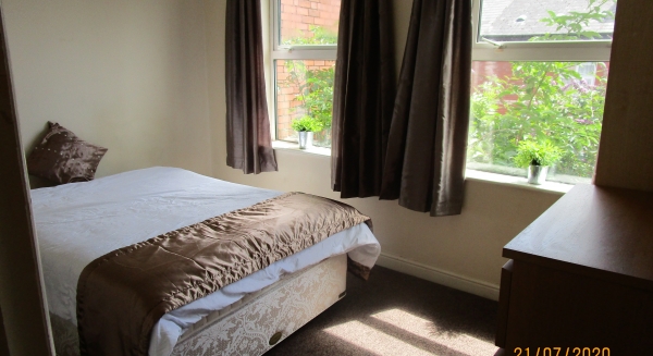 
                             <h2><a href='/4-Rent/Apartments/Super-1st-floor-flat--145/' title='Super 1st floor flat! '>Super 1st floor flat!  - 1 bed - Price: &pound;625 pcm</a></h2>
                             <p>Gated development & secure parking! <a href='/4-Rent/Apartments/Super-1st-floor-flat--145/' title='Super 1st floor flat! '>More..</a></p>