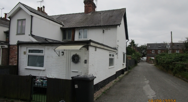
                             <h2><a href='/4-Rent/Houses/Beautiful-Spacious-Cottage-177/' title='Beautiful Spacious Cottage!'>Beautiful Spacious Cottage! - 2 bed - Price: &pound;975 pcm</a></h2>
                             <p>Energy efficient cottage with parking!<a href='/4-Rent/Houses/Beautiful-Spacious-Cottage-177/' title='Beautiful Spacious Cottage!'>More..</a></p>