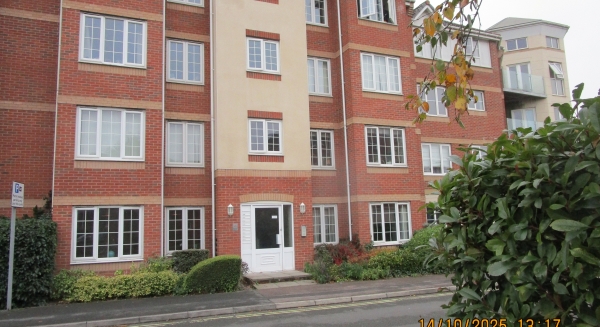 
                             <h2><a href='/4-Rent/Apartments/Modern-apartment-Pride-park-185/' title='Modern apartment Pride park!'>Modern apartment Pride park! - 2 bed - Price: £815 pcm</a></h2>
                             <p>Just reduced! Ground floor, Pristine with allocated parking! <a href='/4-Rent/Apartments/Modern-apartment-Pride-park-185/' title='Modern apartment Pride park!'>More..</a></p>