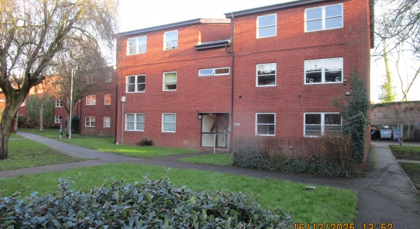 
                             <h2><a href='/4-Sale/Apartment/Spacious-Top-Floor-apartment-Town-center-83/' title='Spacious Top Floor apartment, Town center!'>Spacious Top Floor apartment, Town center! - 2 bed - Price: &pound;94,950</a></h2>
                             <p>Spacious top floor Apartment   <a href='/4-Sale/Apartment/Spacious-Top-Floor-apartment-Town-center-83/' title='Spacious Top Floor apartment, Town center!'>More..</a></p>