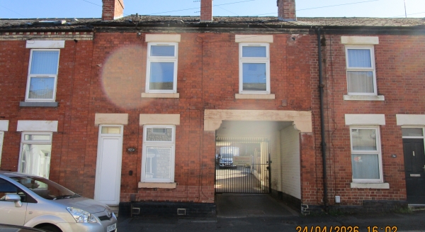 
                             <h2><a href='/4-Rent/Apartments/Let-Stunning-Apartment-Peel-st--189/' title='Let! Stunning Apartment Peel st! '>Let! Stunning Apartment Peel st!  - 1 bed - Price: &pound;650 pcm</a></h2>
                             <p>Stunning fully renovated Flat<a href='/4-Rent/Apartments/Let-Stunning-Apartment-Peel-st--189/' title='Let! Stunning Apartment Peel st! '>More..</a></p>