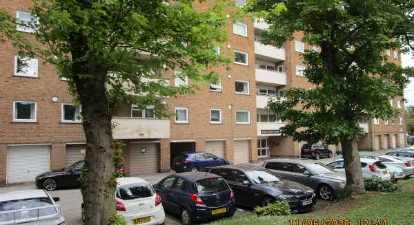 
                             <h2><a href='/4-Rent/Apartments/Just-Reduced-Newly-Renovated-Allestree--192/' title='Just Reduced! Newly Renovated Allestree ! '>Just Reduced! Newly Renovated Allestree !  - 1 bed - Price: &pound;665 pcm</a></h2>
                             <p>Newly Renovated 5th Floor with lift! <a href='/4-Rent/Apartments/Just-Reduced-Newly-Renovated-Allestree--192/' title='Just Reduced! Newly Renovated Allestree ! '>More..</a></p>