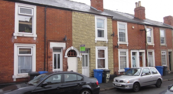 
                             <h2><a href='/4-Sale/Houses/Investment-or-private-spacious-mid-Terrace-85/' title='Investment or private spacious mid Terrace'>Investment or private spacious mid Terrace - 3 bed - Price: &pound;145950</a></h2>
                             <p>Super Mid Terrace with approval 3 beds<a href='/4-Sale/Houses/Investment-or-private-spacious-mid-Terrace-85/' title='Investment or private spacious mid Terrace'>More..</a></p>